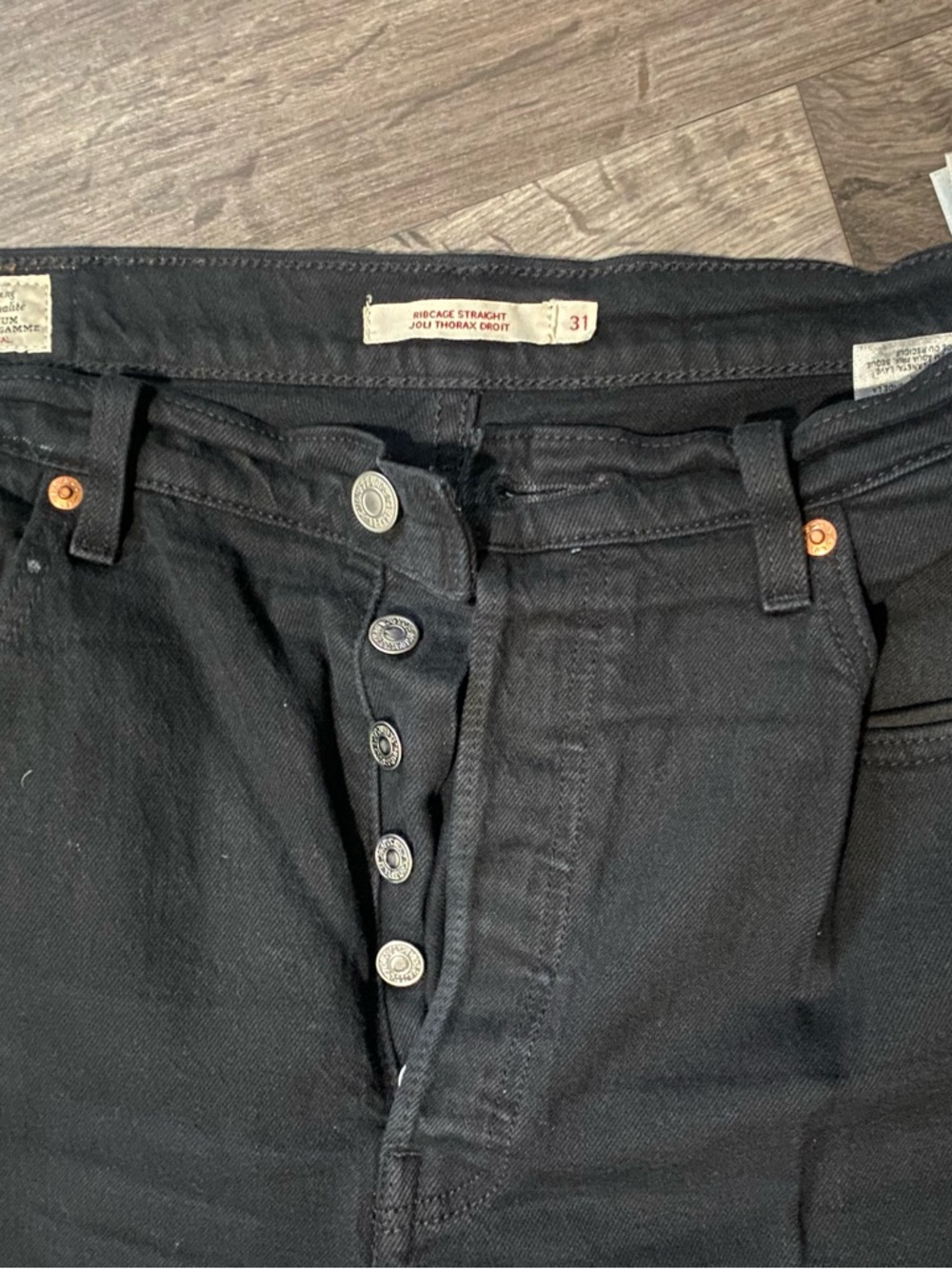 Black Levi’s Ribcage Straight - Picture 2 of 3